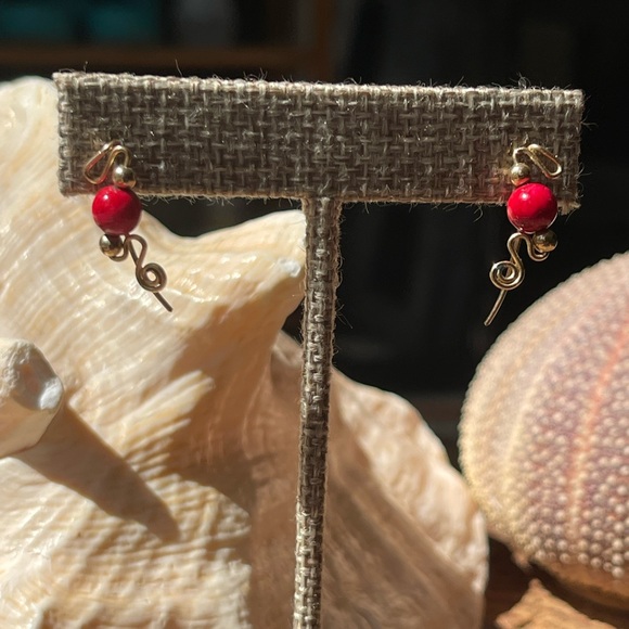 Gold Earrings with Coral - Picture 2 of 4